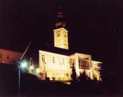 Kulturhaus Straden bei Nacht